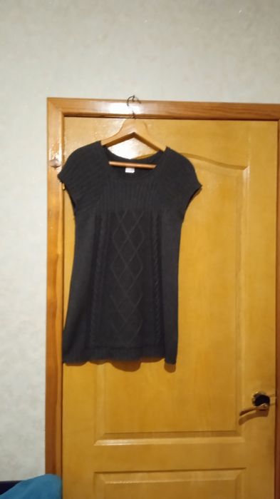 Женская безрукавка вязаная жилетка длинная