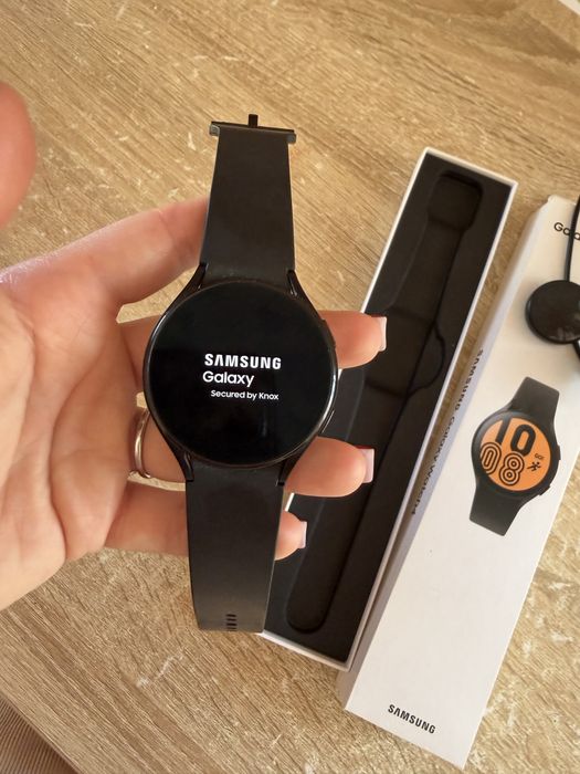 Продам годинник SLMSUNG Galaxy Watch 4