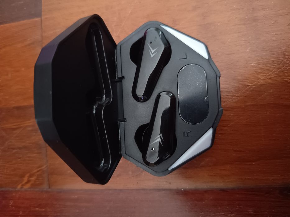 Auriculares sem fios com bluetooth a funcionarem bem