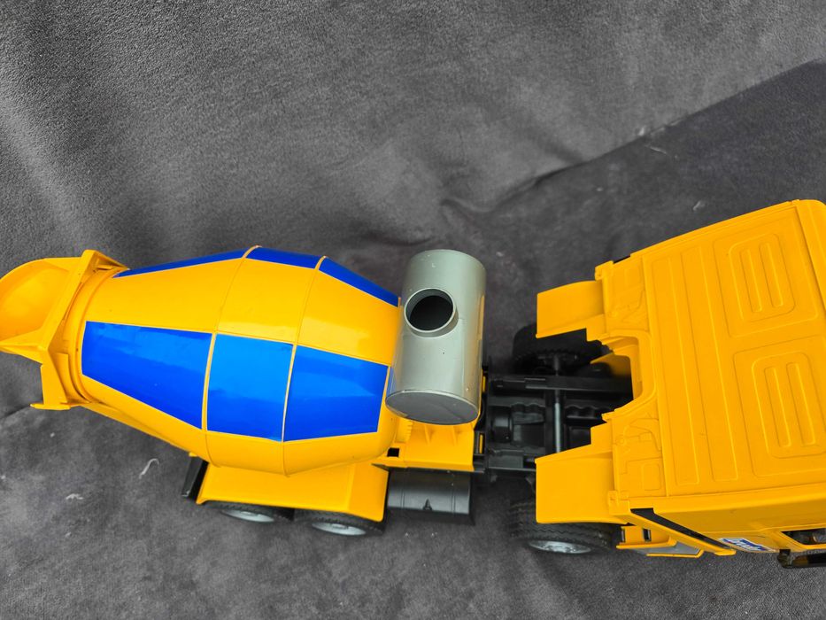 BRUDER Mercedes Betoiarka stara