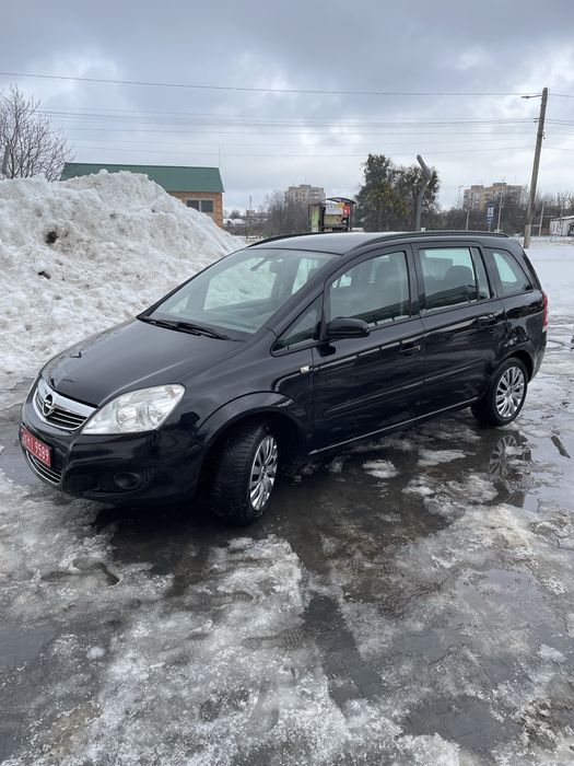 Opel Zafira.               .
