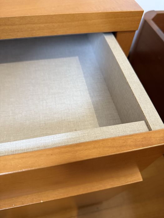 2 Mesas de cabeceira com 2 gavetas – muito bom estado