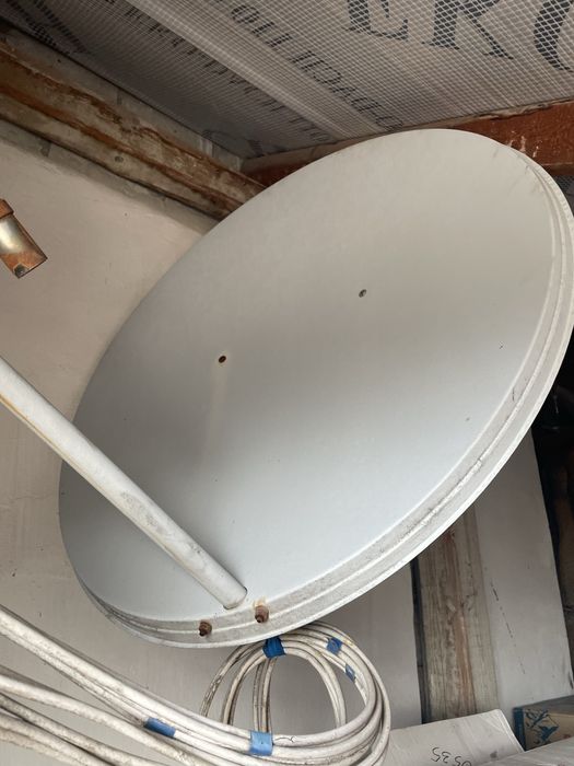 Антена супутникова