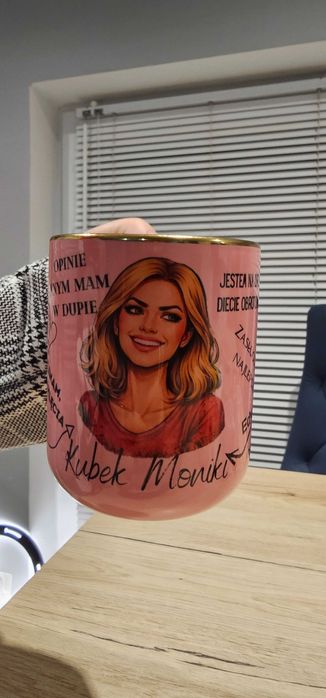 Kubek z imieniem Monika – idealny prezent