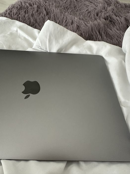 MacBook Air 1,1 GHz 133 cykli 2020 space gray 13.3