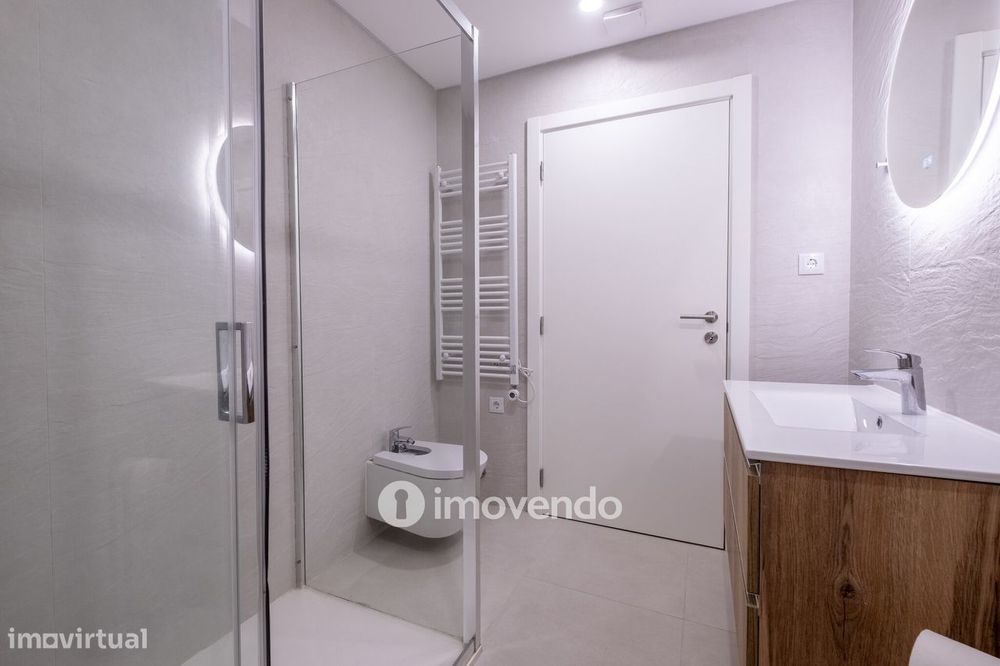 Apartamento T1+1, semi-novo, em Coimbra