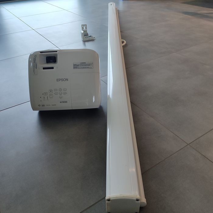 Rzutnik EPSON EH-TW5300 + gratis ekran 2,5*1,5m
