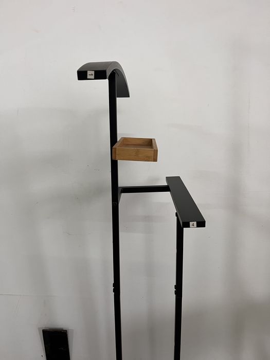 Conjunto de cadeira e bengaleiro