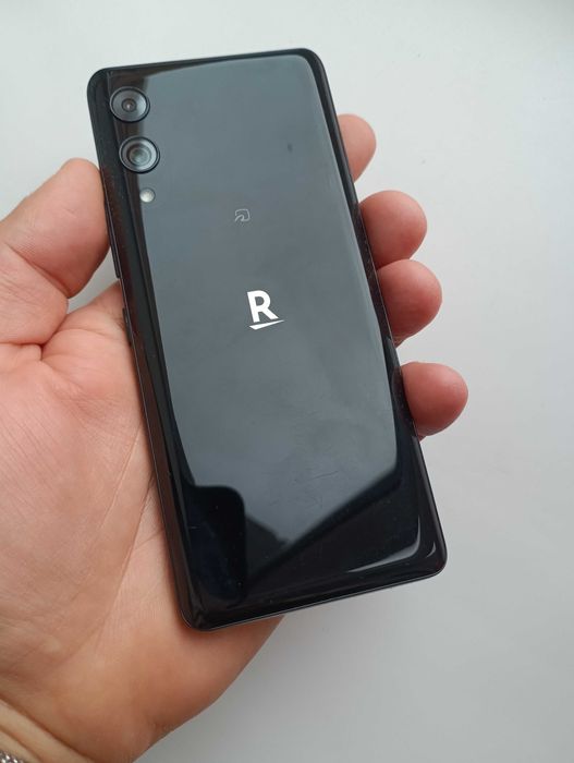Rakuten Hand 5G amoled 5.1