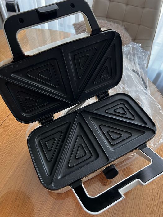 Opiekacz do kanapek tostów MPM o mocy 1200 W