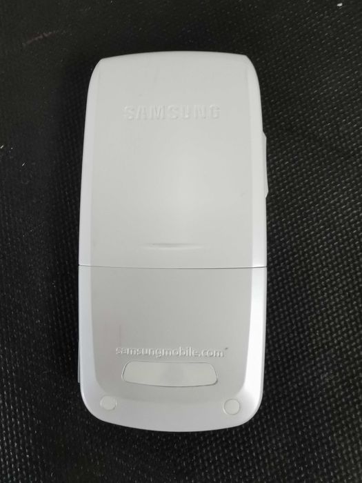 Samsung SGH-E250i - como novo na caixa com todos os acessórios.