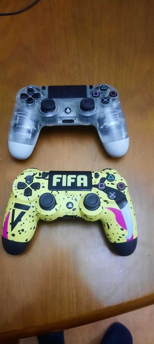 PS4 1TB+ 2comandos + 3 jogos