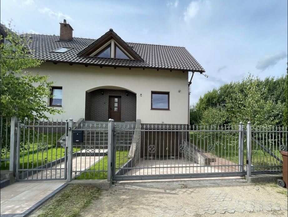Dom na kameralnym osiedlu Pępowo