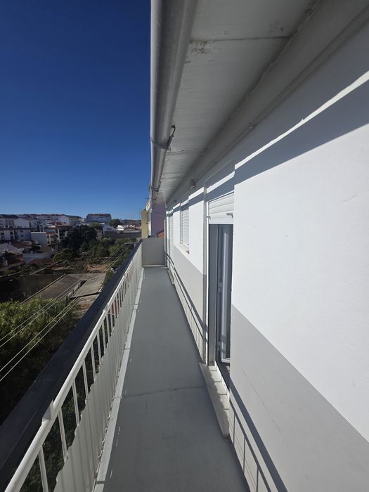 Arrendo apartamento T3 no Feijo