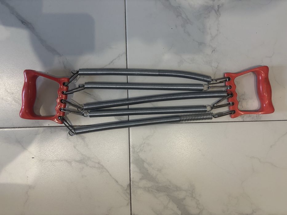 Еспандер пружинний плечовий