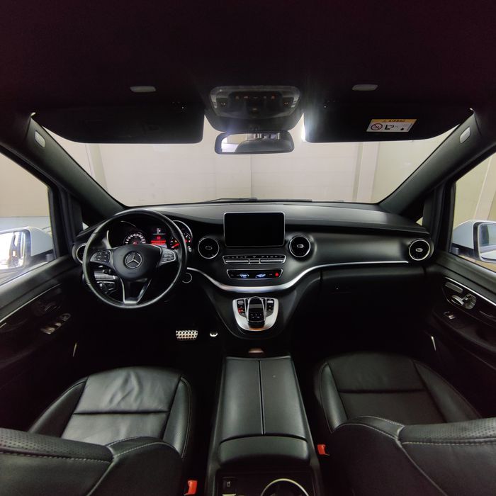 Мерседес v300 2019 року AMG