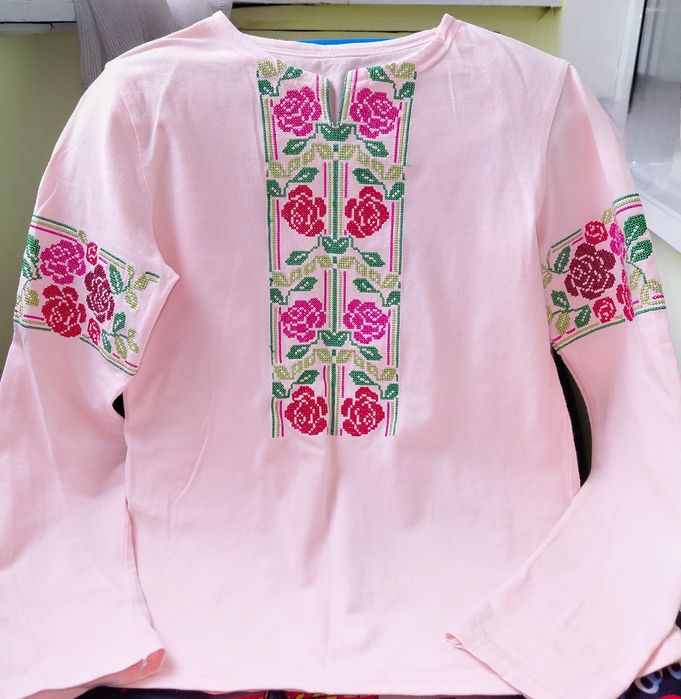 Продам вишиванку на дівчину 146р