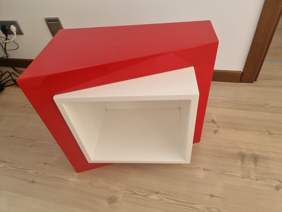 Estante tipo cubo de parede