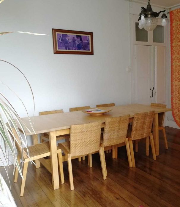 Mesa de Jantar  grande em Madeira. Com  cadeiras