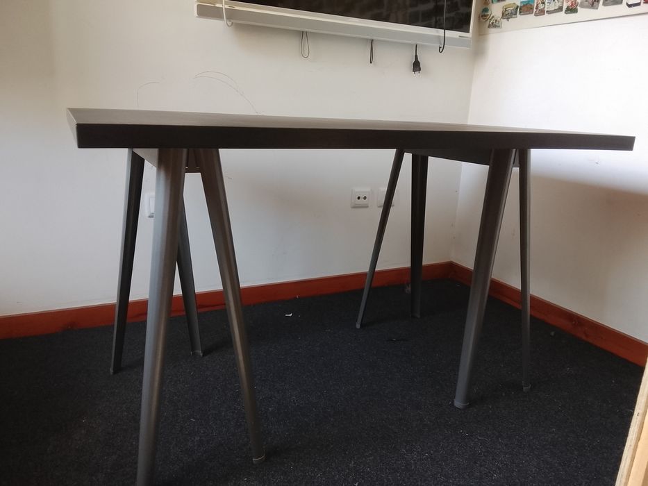 Mesa gaming preta