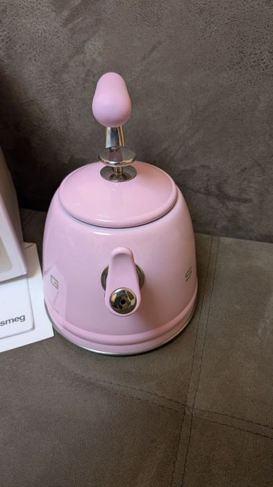 Чайник Smeg новий