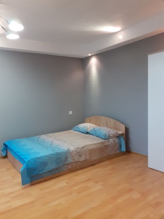 ТЦ Квадрат, 1к подобово Воскресенка