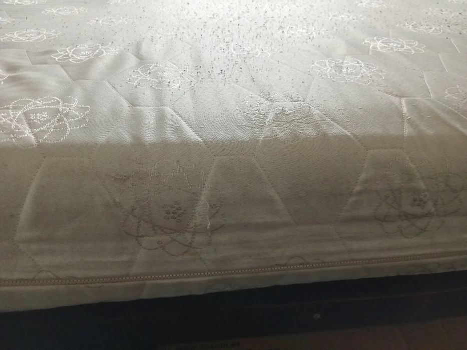 Cama de casal com colchão