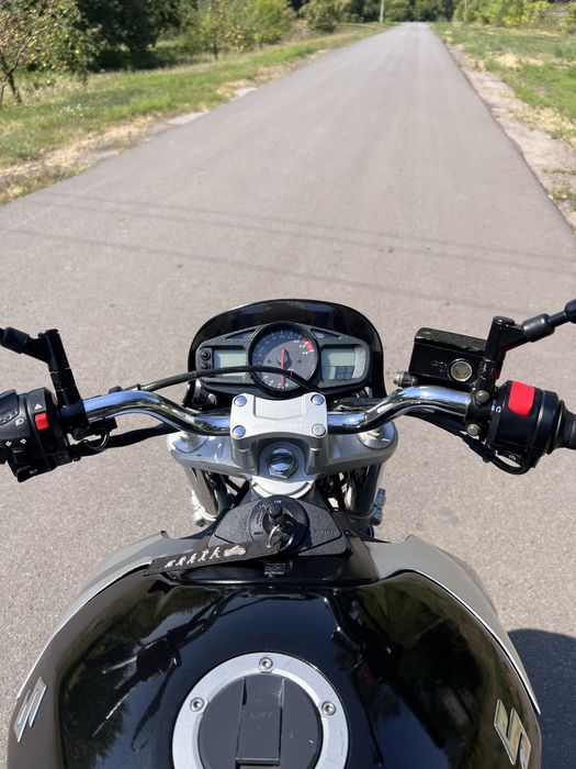 Suzuki gsr 400.