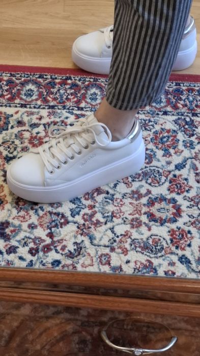 Calvin Klein  bubble cupsule lace up