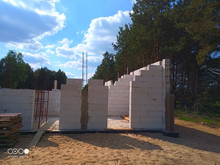 Budowanie domów Wznoszenie budynków Roboty budowlane Murarz.