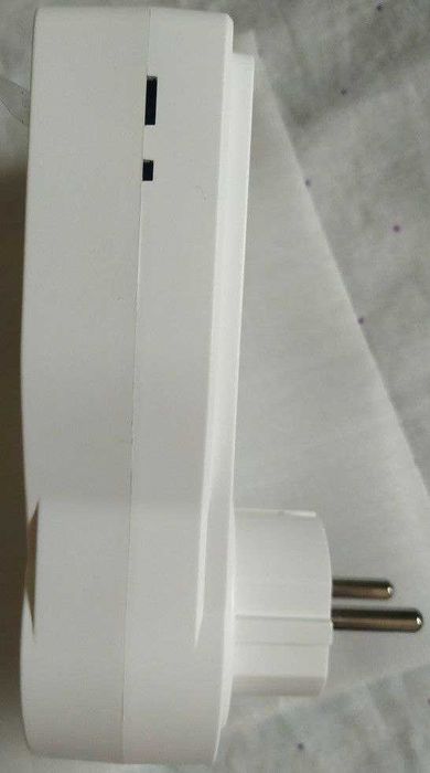 Розумна Wi-Fi розетка з дисплеєм, дистанційне керування з любої точки.