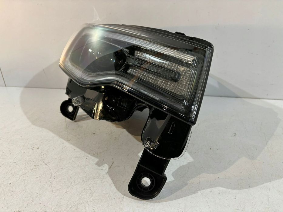 Jeep Grand Cherokee WK2 lampa bixenon R - 12818