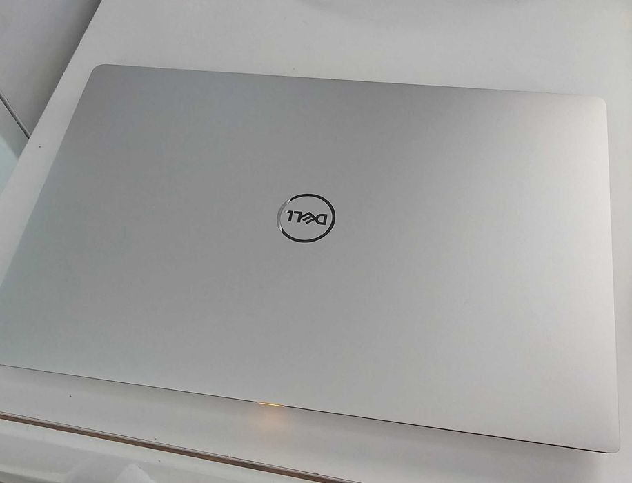 Dell Xps  7390 core i5 10th 8GB 256 SSD 13cala