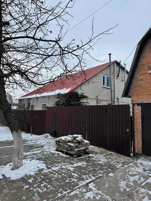 Продам будинок 2 поверхи, котел, гараж на Подолі