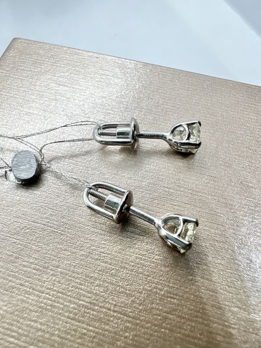 Золотые серёжки Пусеты с натуральными бриллиантами 0.88 карат. 1950$