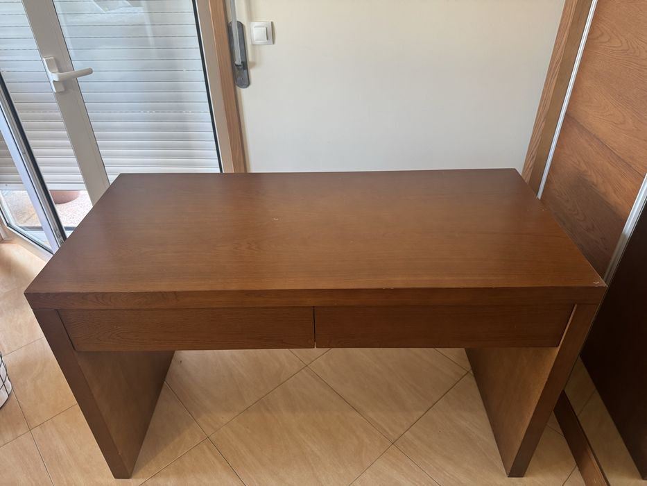 Secretaria de madeira