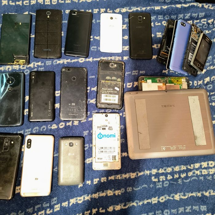 Купа телефонів на запчастини Лот телефонів Xiaomi Samsung Moto