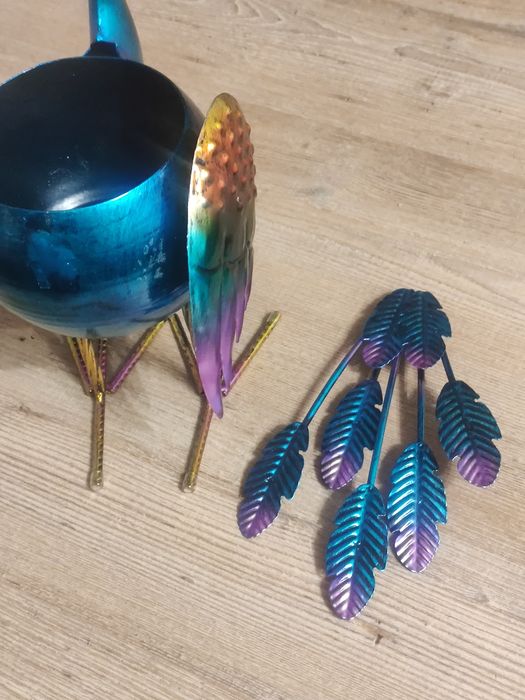 Osłona na doniczkę, kwiat w kształcie Pawia.  Metalowy Paw