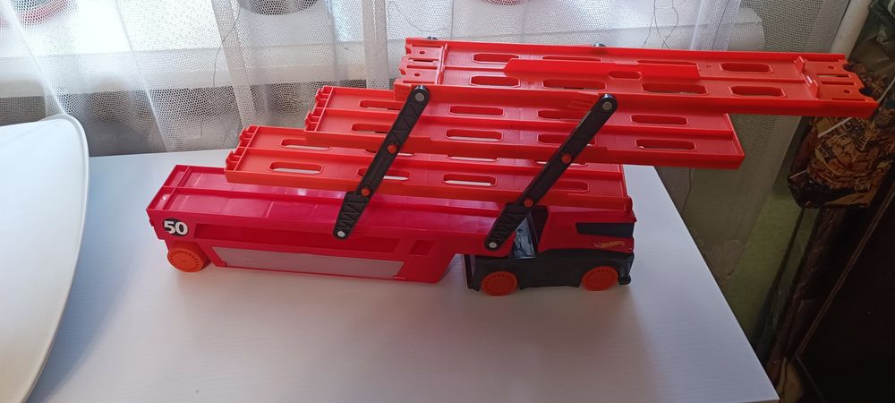 Мега-транспортер Hot Wheels Action