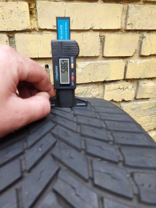 Шини б/у 225 40 R18 Bridgestone Weather Control A005 evo