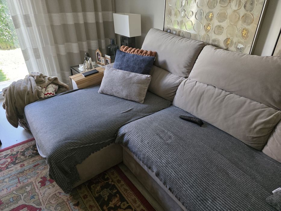 Sofa como novo. Gato preto.