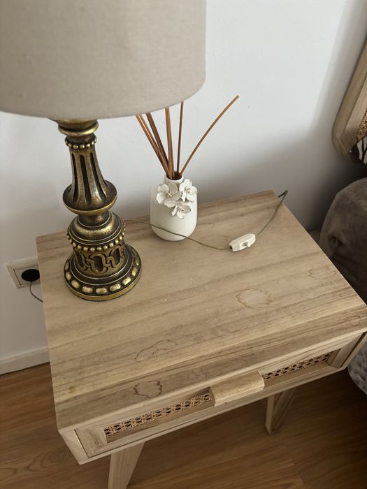 Cabeceira de cama e mesa cabeceira conjunto