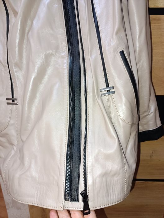 Жіноча шкіряна куртка