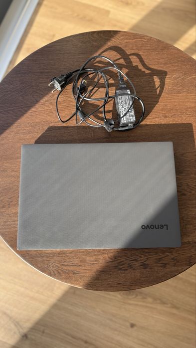 Lenovo V130-15IKB Win11 Pro 8GB RAM 1,2TB SSD Core i3