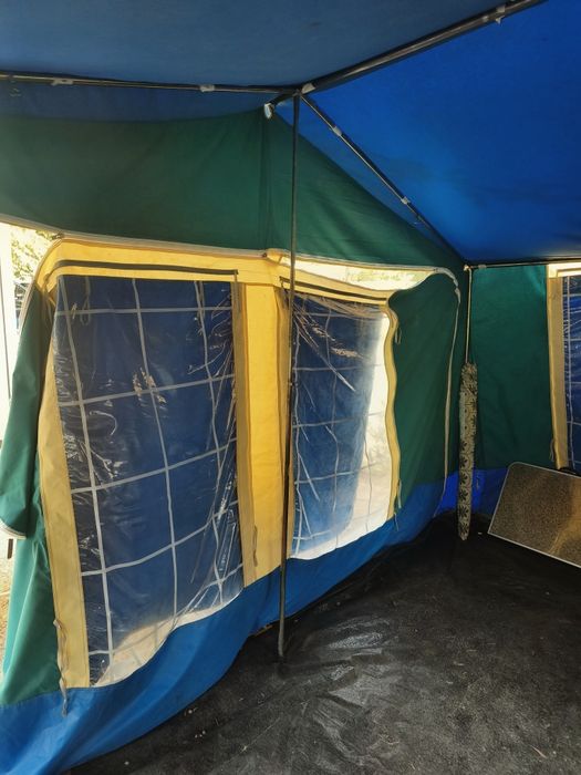 Atrelado tenda com avançado