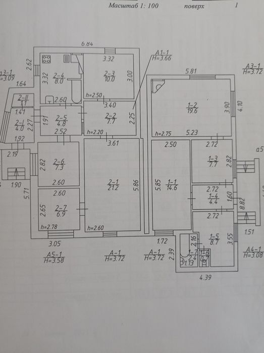 Частина будинку в центрі міста по вул Ревуцького . Окремий двір.