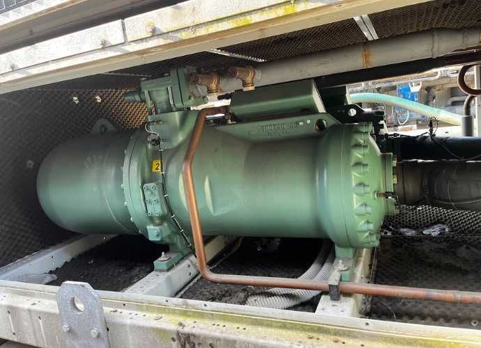 Chiller RHOSS TCAVSZ21040 1037 kW
