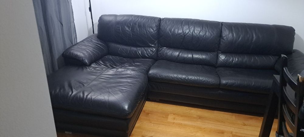 Vendo Sofá em Pele Preta