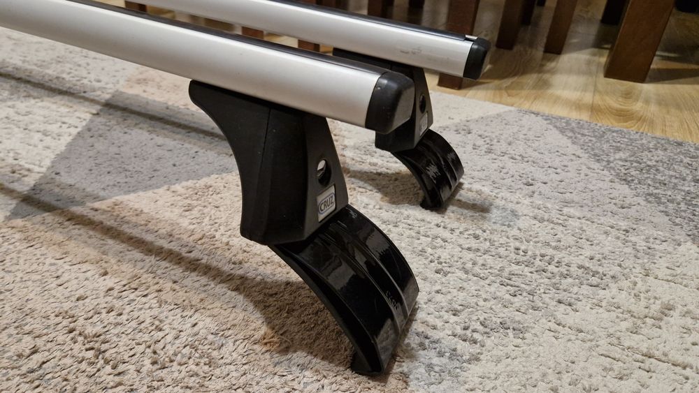 Bagażnik dachowy + adaptery Cruz do Toyoty Corolli hatchback XII