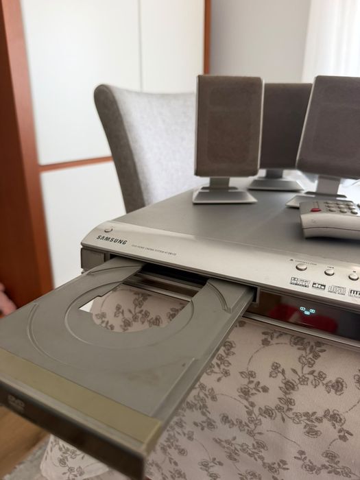 Vendo Leitor de CD e Rádio